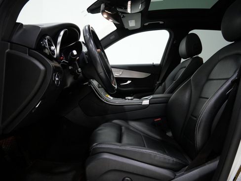 Used 2019 Mercedes-Benz GLC 300 4MATIC image 13