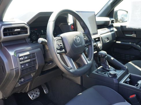 Used 2025 Toyota Tacoma TRD Sport AWD/4WD image 22