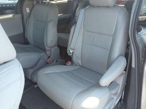 Used 2017 Toyota Sienna XLE w/ XLE Navigation Package FWD image 28