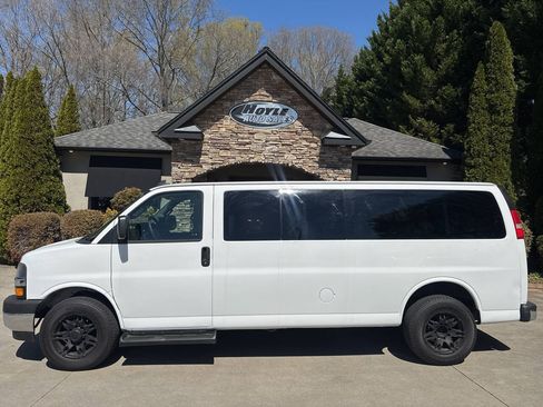 Used 2020 Chevrolet Express 3500 LT w/ LT Preferred Equipment Group RWD image 1