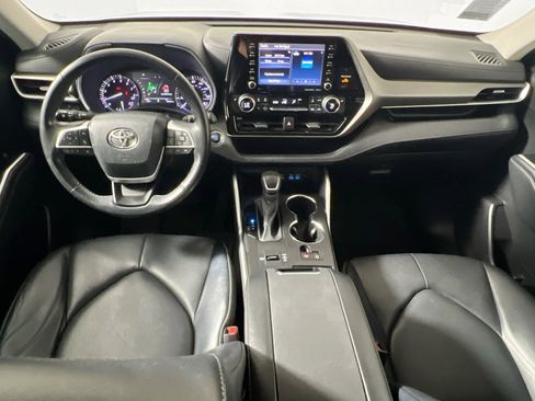Used 2022 Toyota Highlander XLE FWD image 30