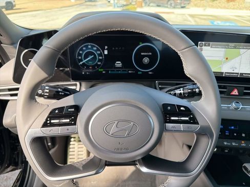 New 2025 Hyundai Elantra SEL FWD image 20