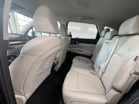 New 2025 Kia Sorento S image 19