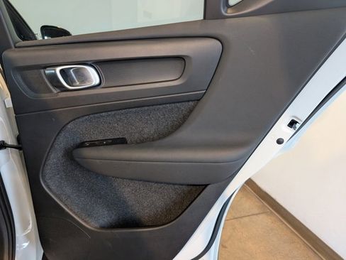 Used 2022 Volvo XC40 P8 Recharge Plus image 32