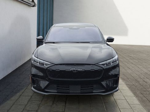 Certified 2025 Ford Mustang Mach-E GT image 8