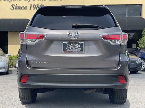 Used 2016 Toyota Highlander LE FWD image 8