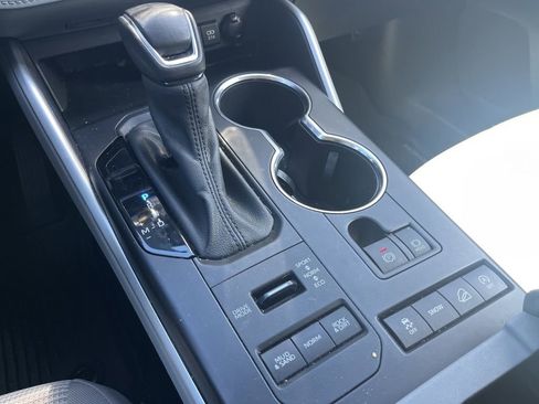 Used 2021 Toyota Highlander LE image 24