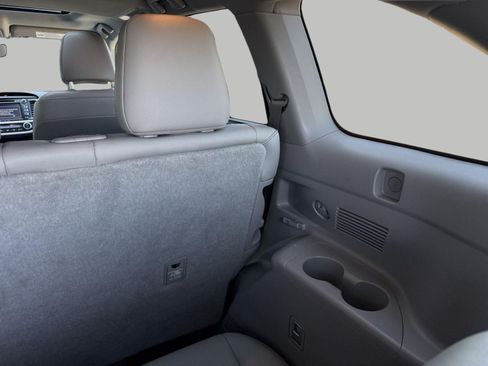 Used 2018 Toyota Highlander XLE AWD/4WD image 31
