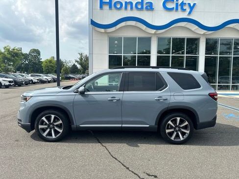 Used 2023 Honda Pilot Touring image 5