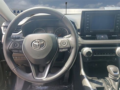 Used 2021 Toyota RAV4 XLE Premium image 10