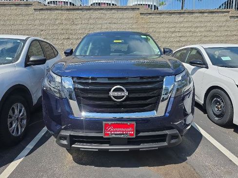 Certified 2025 Nissan Pathfinder SV FWD image 2