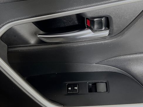 Used 2021 Toyota RAV4 XLE w/ Convenience Package FWD image 32