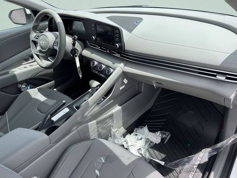 Certified 2026 Hyundai Elantra SE FWD image 14