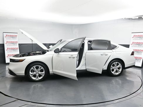 Used 2023 Honda Accord LX image 42
