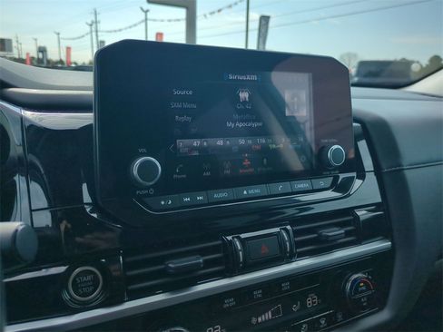 Used 2024 Nissan Pathfinder SV image 19