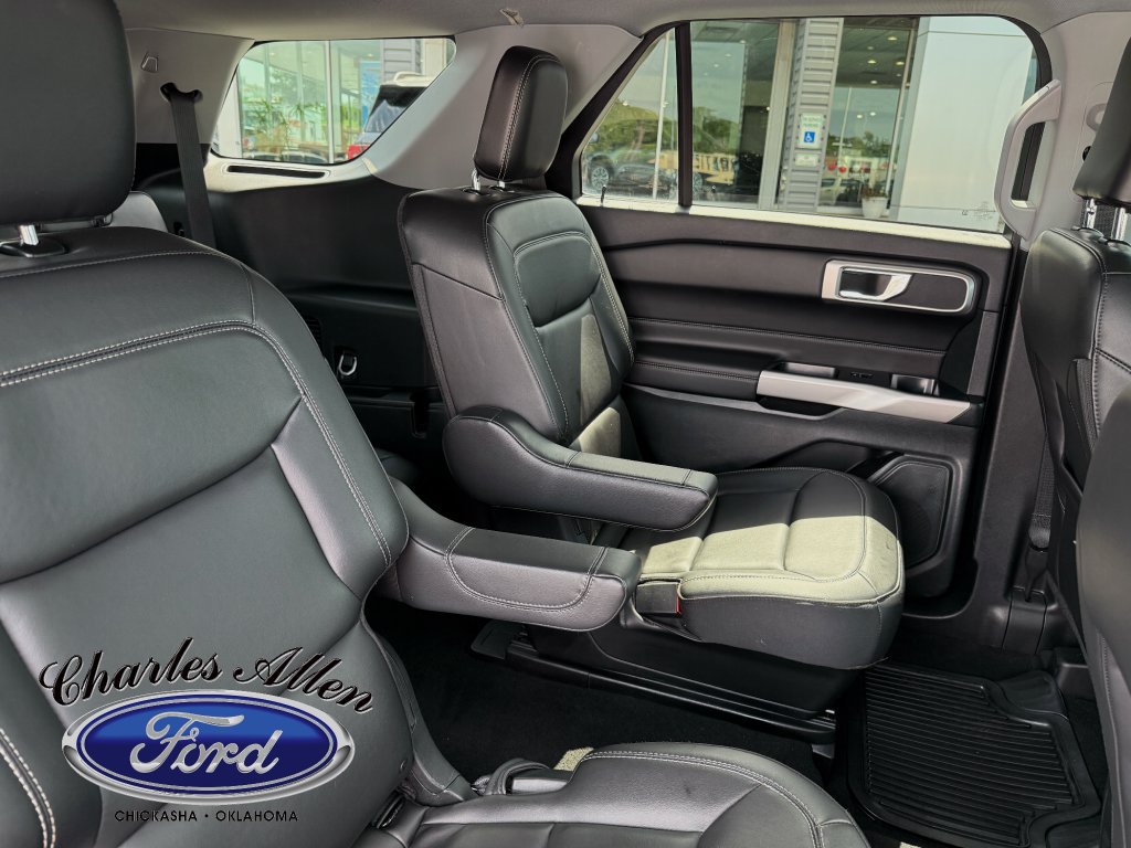 Used 2024 Ford Explorer XLT w/ Equipment Group 202A RWD image 17