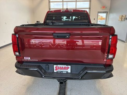 Used 2025 Chevrolet Colorado Z71 w/ Technology Package AWD/4WD image 8