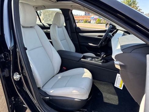 New 2025 MAZDA MAZDA3 2.5 Turbo Sedan w/Premium Plus image 25