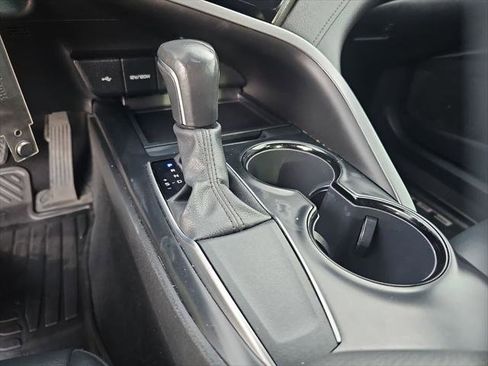 Certified 2020 Toyota Camry SE image 15