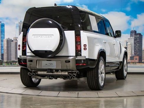 Used 2025 Land Rover Defender 110 X-Dynamic SE image 8