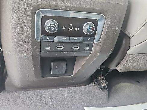 Used 2021 Chevrolet Tahoe LT w/ Luxury Package image 21