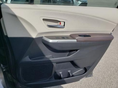 Used 2023 Toyota Sienna Platinum AWD/4WD image 20
