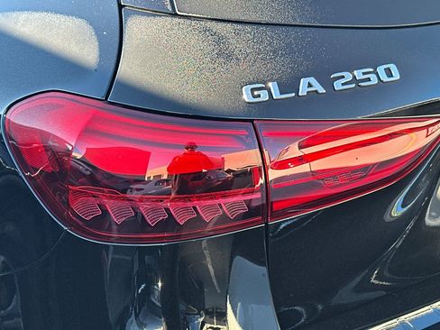 Used 2025 Mercedes-Benz GLA 250 image 9