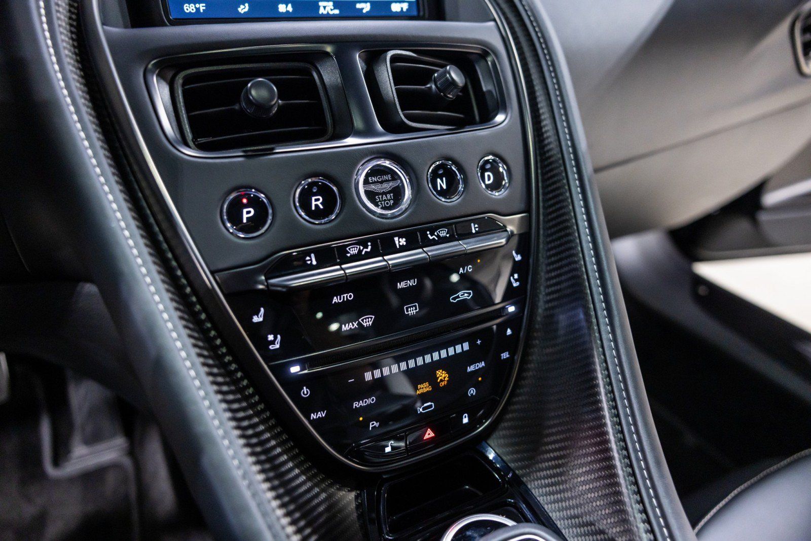 Used 2022 Aston Martin DBS Superleggera RWD image 49