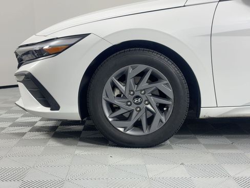 Used 2024 Hyundai Elantra SEL image 12