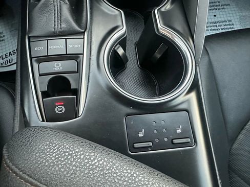 Used 2019 Toyota Camry XLE image 22