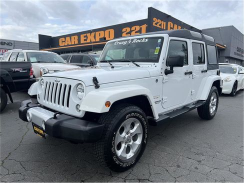 Used 2015 Jeep Wrangler Unlimited Sahara w/ Connectivity Group image 42