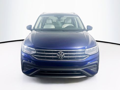 Used 2023 Volkswagen Tiguan SE FWD image 2