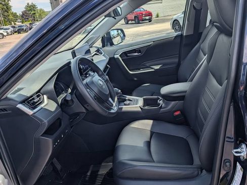 Used 2025 Toyota RAV4 XLE Premium AWD/4WD image 13