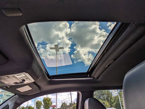 Used 2022 Toyota Tacoma Limited image 16