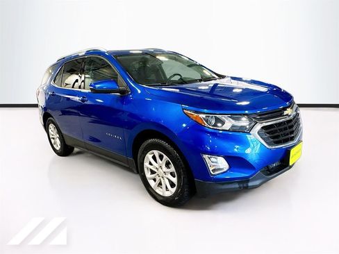 Used 2019 Chevrolet Equinox LT w/ Sun & Navigation Package AWD/4WD image 3