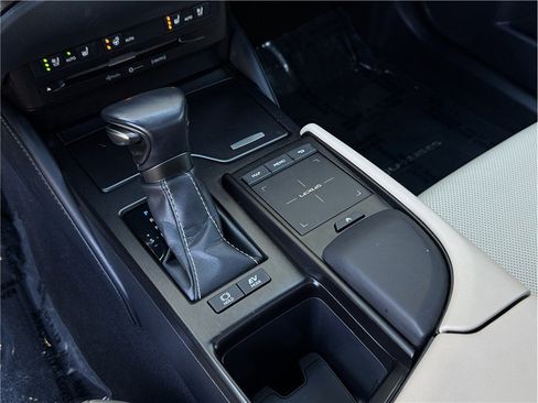 Used 2019 Lexus ES 300h w/ Premium Package FWD image 17