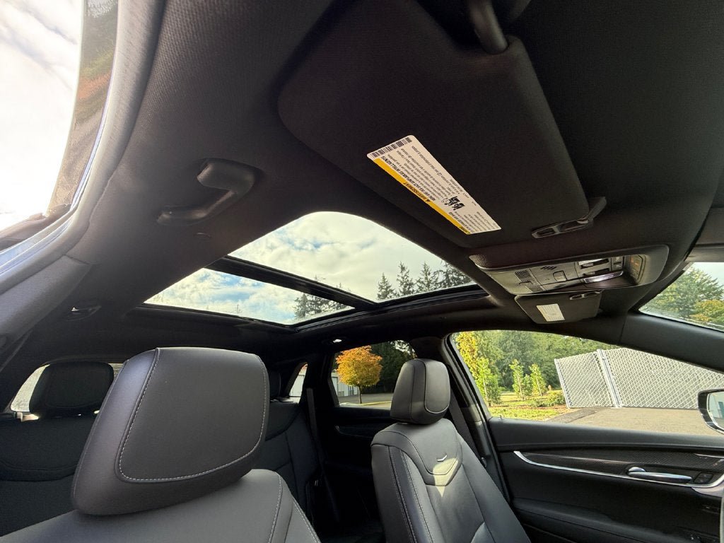 Used 2023 Cadillac XT5 Sportv w/ Technology Package AWD/4WD image 28