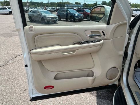 Used 2007 Cadillac Escalade AWD w/ Information Package image 14