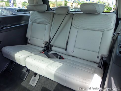 Used 2025 Ford Expedition Platinum w/ Platinum Ultimate Package AWD/4WD image 11
