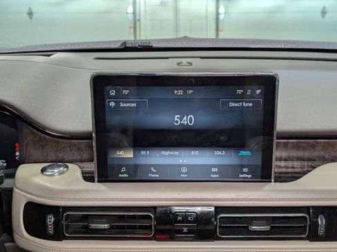 Used 2020 Lincoln Aviator Reserve w/ Equipment Group 202A image 17