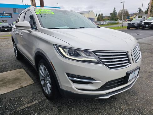Used 2017 Lincoln MKC Select w/ Select Plus Package AWD/4WD image 6