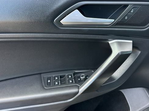 Used 2021 Volkswagen Tiguan SE R-Line image 11