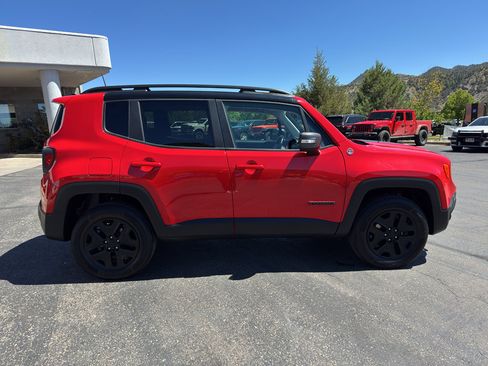 Used 2018 Jeep Renegade Trailhawk AWD/4WD image 9
