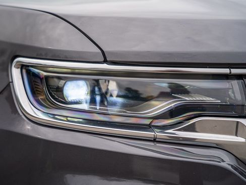 Used 2024 Jeep Wagoneer L Series II image 14