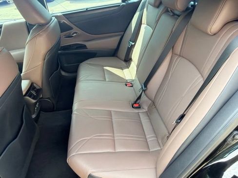 Used 2024 Lexus ES 300h Ultra Luxury w/ Accessory Package (Z2) FWD image 33