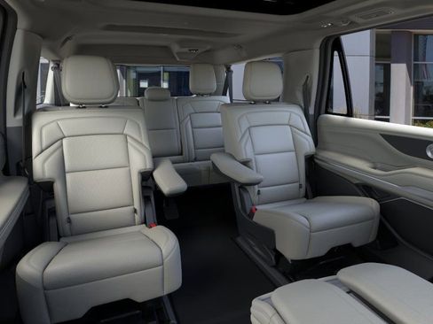 New 2026 Lincoln Navigator L Reserve AWD/4WD image 11