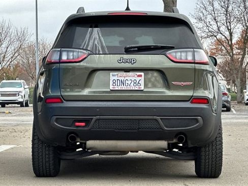 Used 2019 Jeep Cherokee Trailhawk image 6