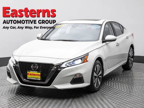 Used 2022 Nissan Altima 2.5 SV w/ SV Premium Package AWD/4WD image 1