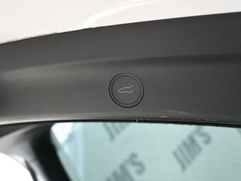 Used 2021 Tesla Model Y Long Range AWD/4WD image 18
