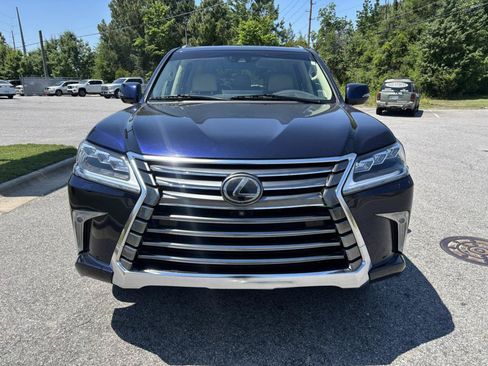 Used 2018 Lexus LX 570 4WD w/ Luxury Package image 4